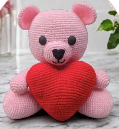 Teddy bear in love -The Crochet Coven
